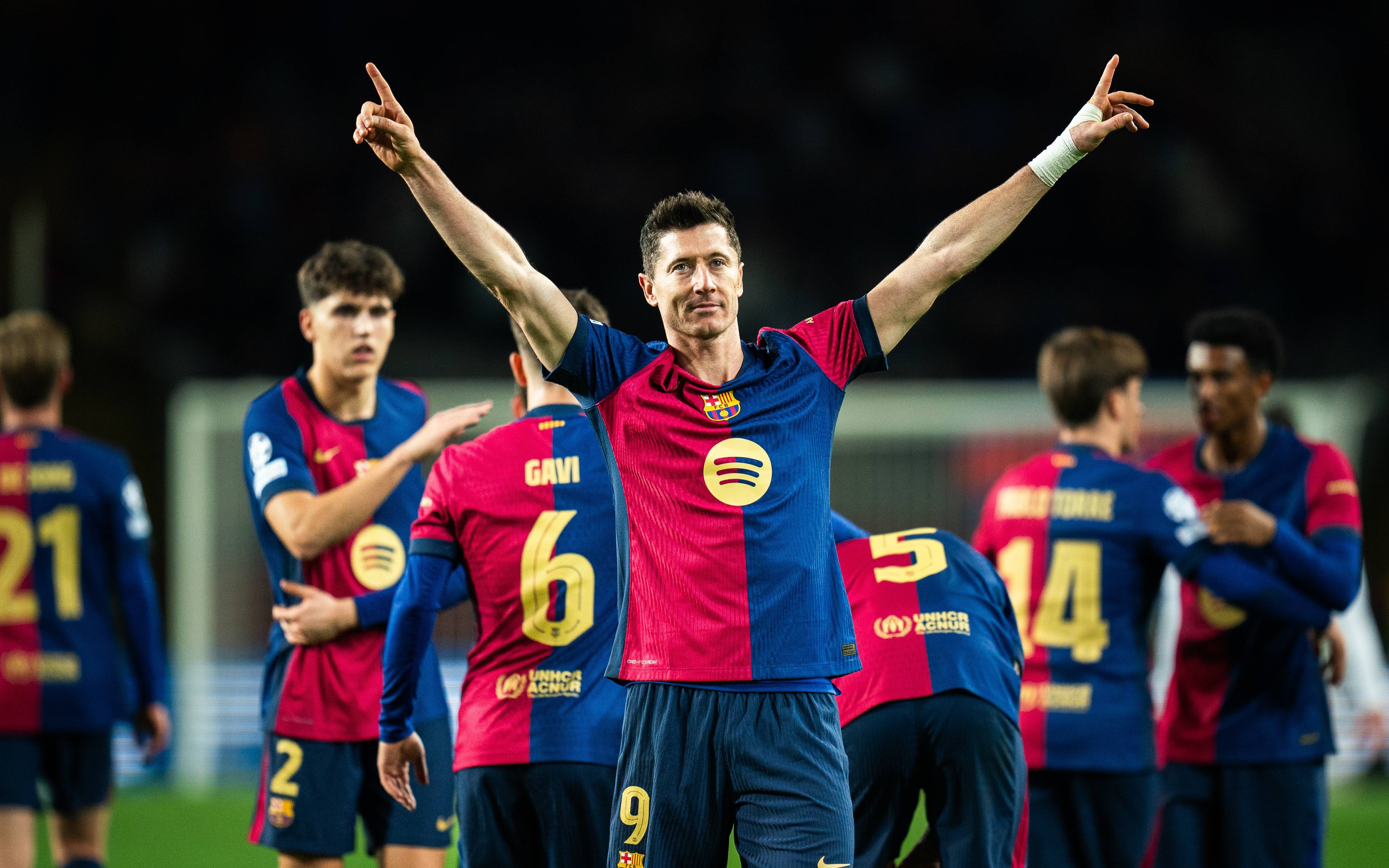 J9- 莱万9分钟5球c罗评价 