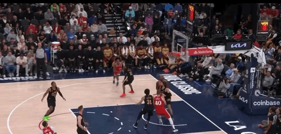 J9-关于哈登回归赛场，赛况扑朔迷离首场状态亮眼，美国队观众沸腾！的信息